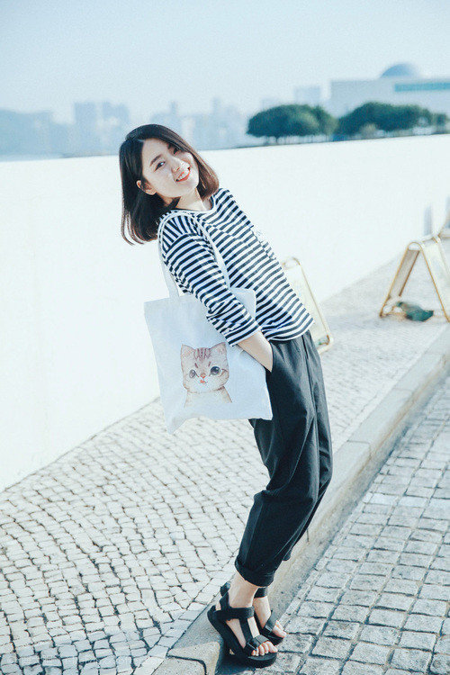 国足中场球员创意不断,比赛精彩纷呈,国足的低调中场大师