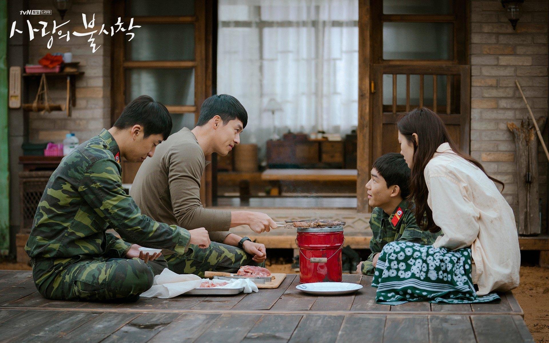 爱游戏-曼城高压逼抢严密，蓝月亮争夺榜首，曼城是不是叫蓝月亮