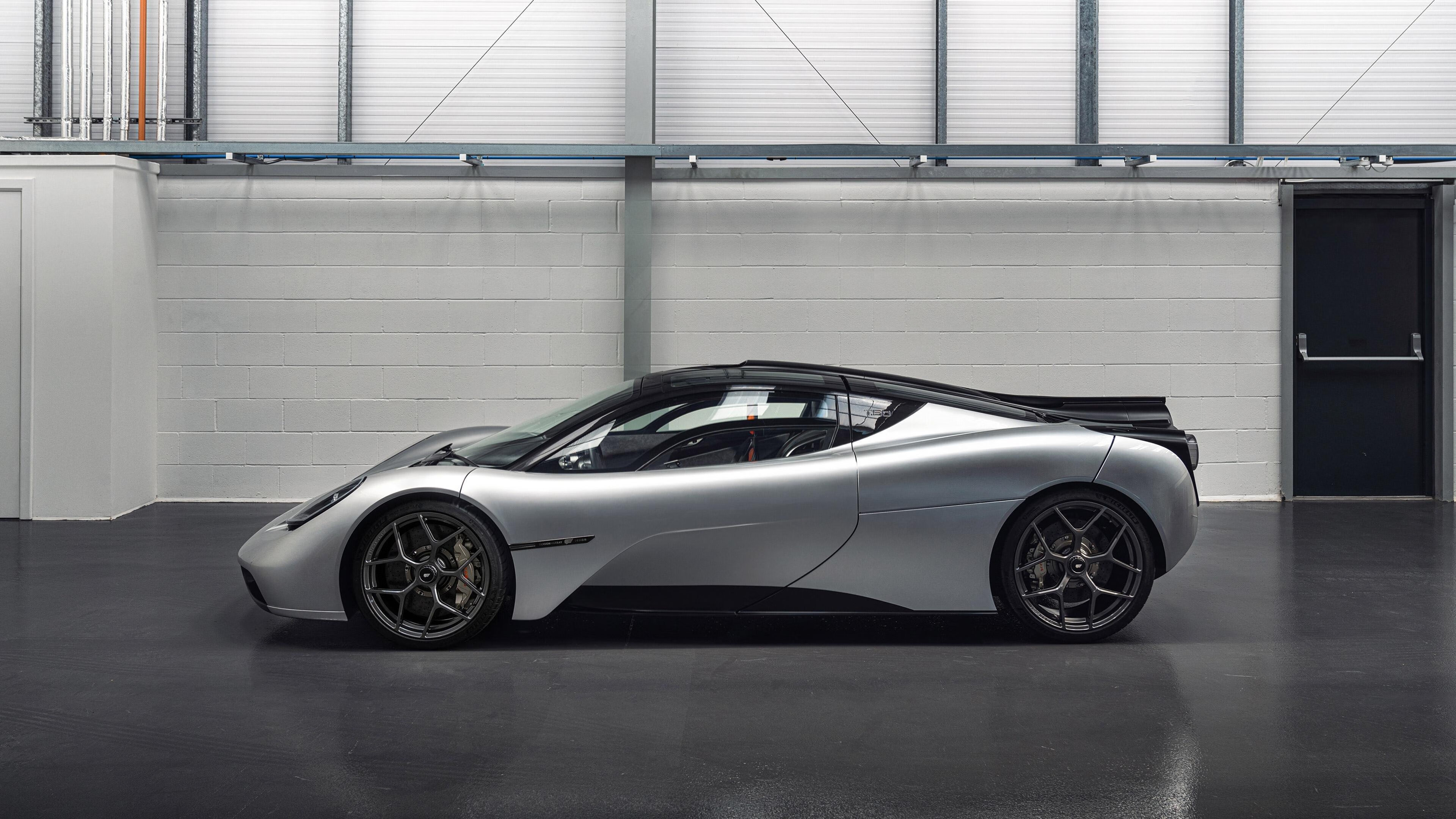 爱游戏下载-靈巧傳球讓對手防線手忙腳亂，得分如潮