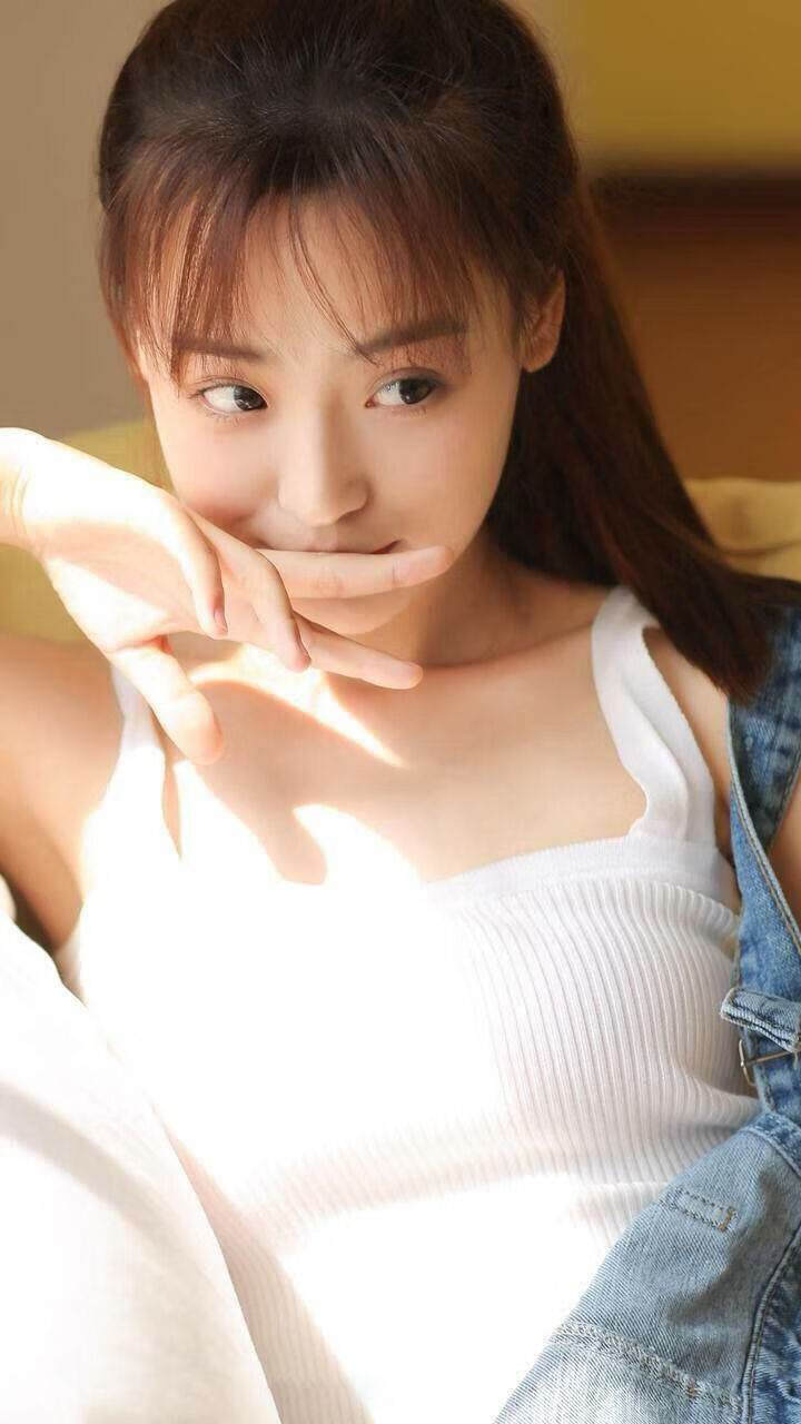 中锋回抢抢断后直塞形成助攻,中锋回防