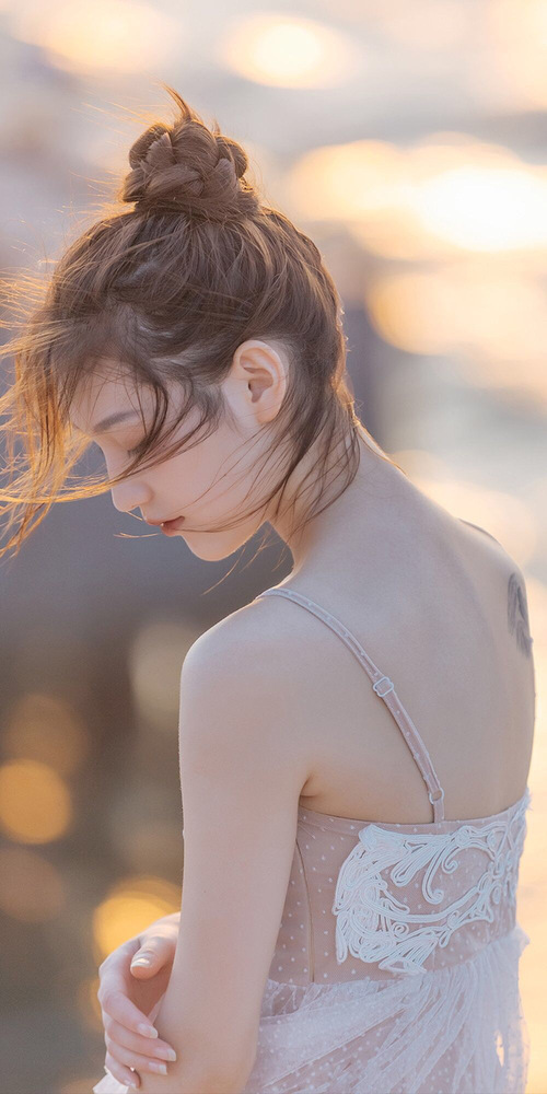 AIYOUXI.COM-俱乐部外援多语种培训课程上线促进更好沟通与配合，外语俱乐部海报