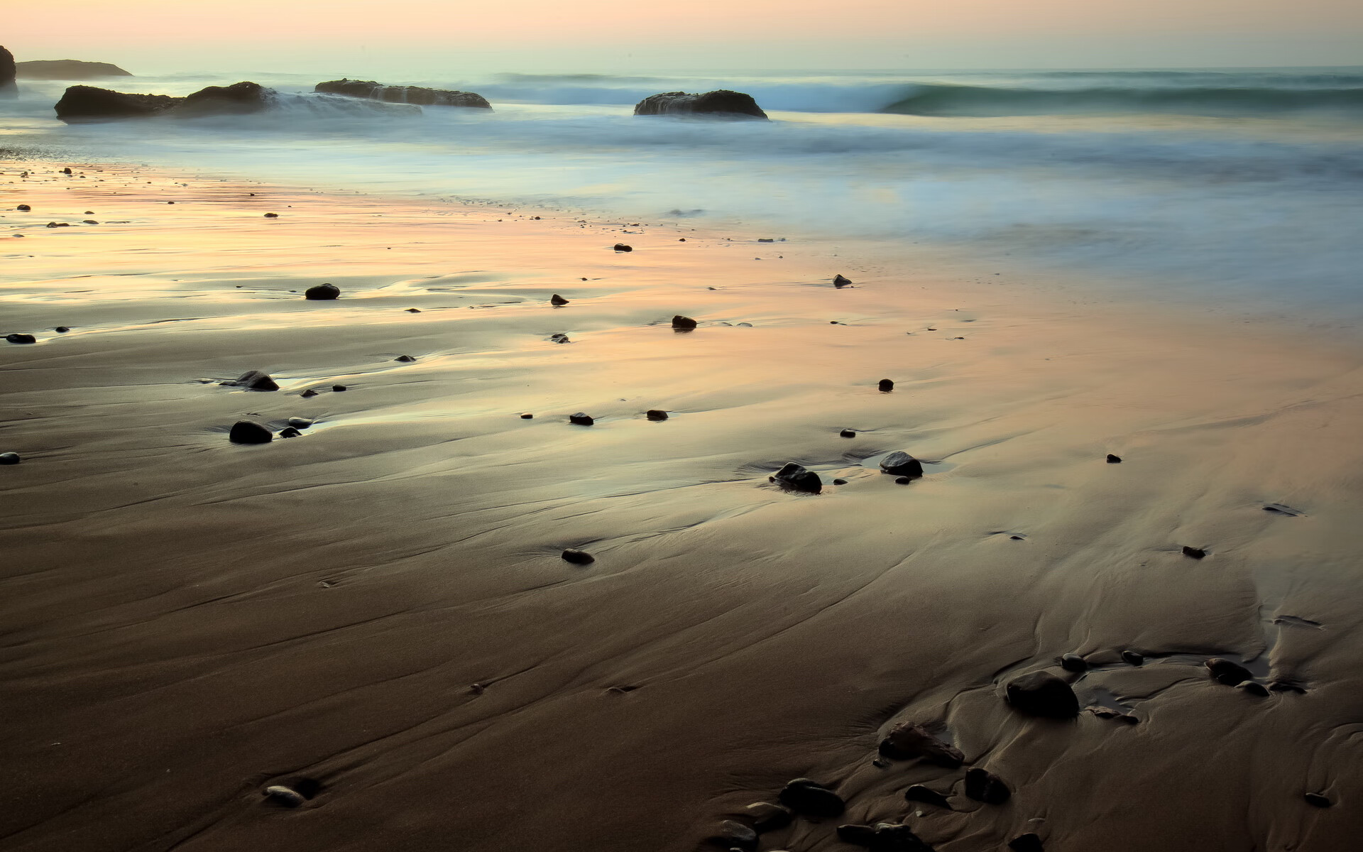 AYX体育-篮网助教现场讲解攻防转换核心节奏控制，篮网的助教